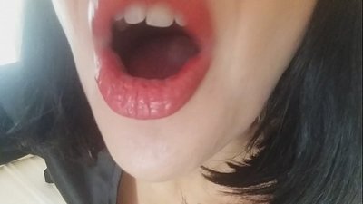 ძვირფასო, დედინაცვალი არ გაგიშვებს დღეს სკოლაში... ძალიან მჭირდები...